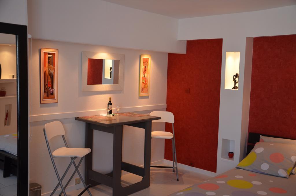 Jardin De Marceau Bed & Breakfast Blasimon Ruang foto