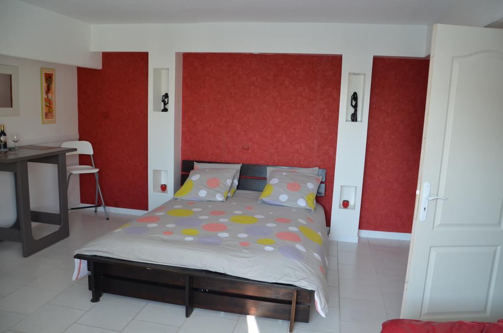 Jardin De Marceau Bed & Breakfast Blasimon Ruang foto