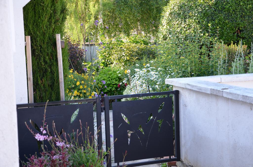Jardin De Marceau Bed & Breakfast Blasimon Bagian luar foto